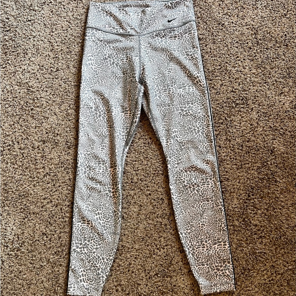 Nike Women’s Leggings - black/gray size medium